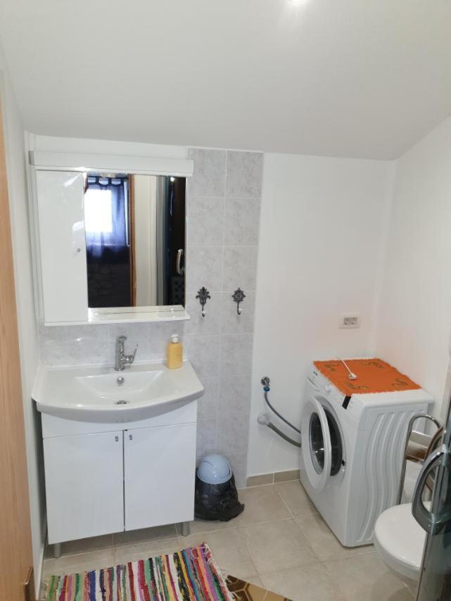 Ferienwohnung Penthouse Prvić Luka Exterior foto